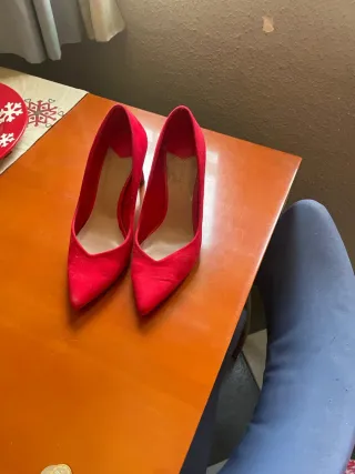 Zapatos de tacón rojos