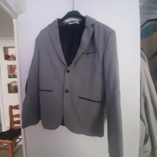 Chaqueta americana gris con coderas