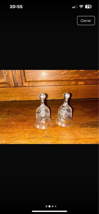 Due campanelle in cristallo intagliato