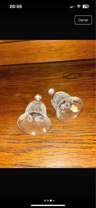 Due campanelle in cristallo intagliato