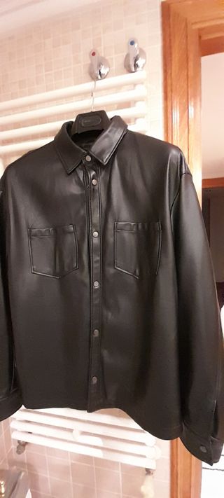 Chaqueta sobrecamisa efecto piel