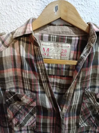 Camisa Bershka cuadros marrón y rosa