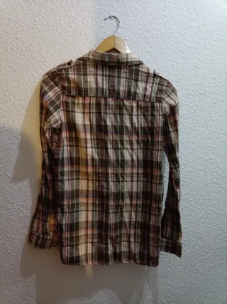 Camisa Bershka cuadros marrón y rosa