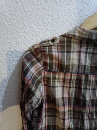 Camisa Bershka cuadros marrón y rosa