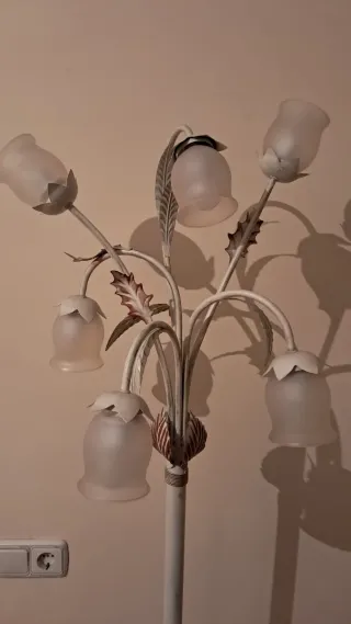 Lámpara de pie floral metal y cristal de 6 tulipas