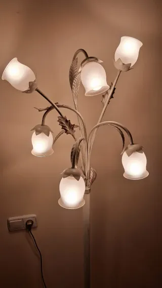 Lámpara de pie floral metal y cristal de 6 tulipas