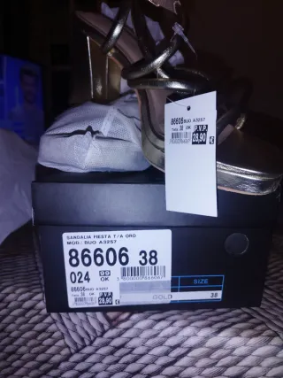 Sandalias de fiesta doradas talla 38