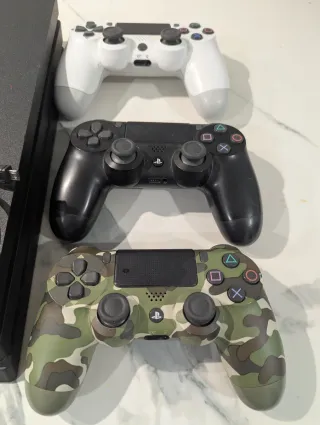 Ps4 Pro 1TB + 3 Mandos + F1 22