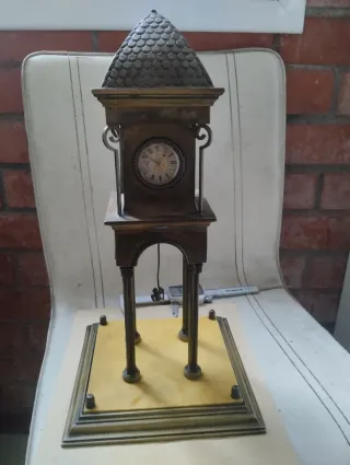 Reloj de sobremesa antiguo