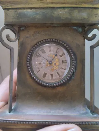 Reloj de sobremesa antiguo