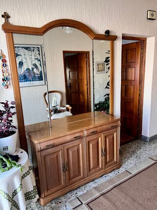 Mueble de entrada con espejo castaño