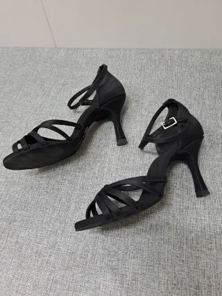 Zapatos de baile latino negros
