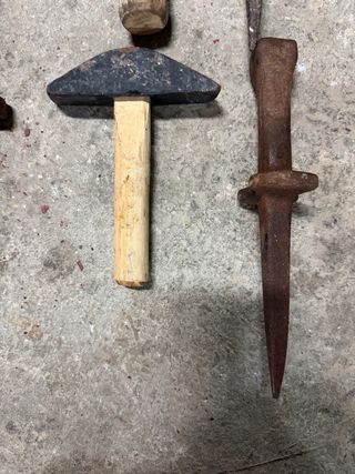 Set di 9 martelli e punteri per falciare