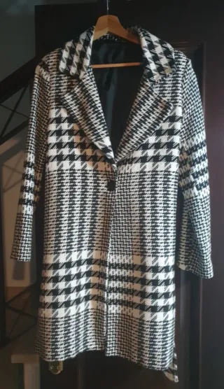 Chaquetón estampado pata de gallo.