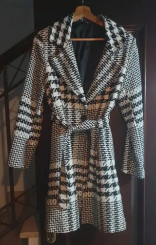 Chaquetón estampado pata de gallo.