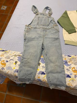 2 pantalones, peto, sudadera, jersey cuello cisne