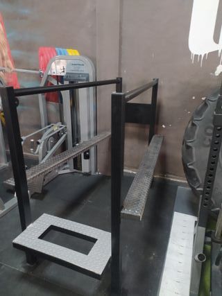 Estación dominadas y fondos asistida