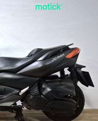 YAMAHA XMAX 400