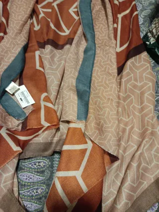 Pañuelo grande estampado geométrico