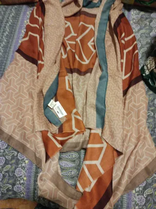 Pañuelo grande estampado geométrico