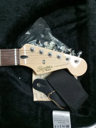 Fender stratocaster con maleta rígida,