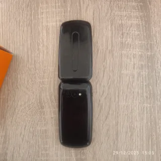 Teléfono móvil tipo flip negro