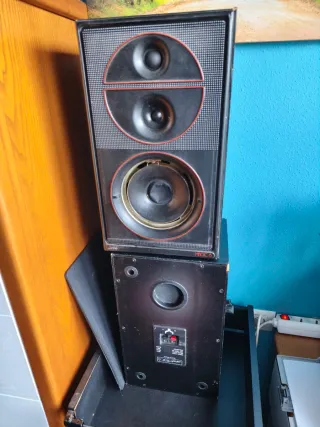 Dos Bafles Jamo Magic 8 Negros