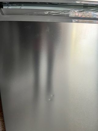 Nevera Inox edesa. Tiene un pequeño golpe