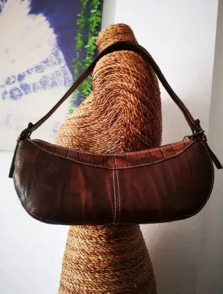 Bolso de hombro marrón