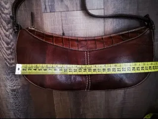 Bolso de hombro marrón