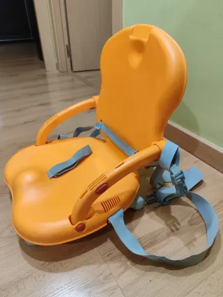 Trona portátil adaptable a cualquier silla naranja