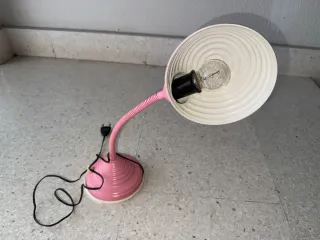 Lámpara de mesa vintage.