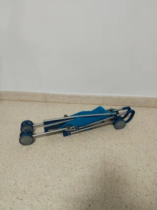 Carro de muñecas azul