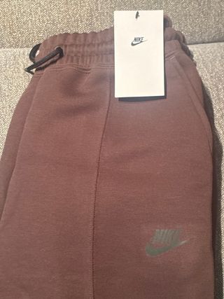 Pantalón chándal Nike marrón niña