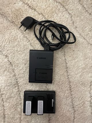 Canon EOS R50 Kit Cámara + Lente RF 50mm + Lámpara