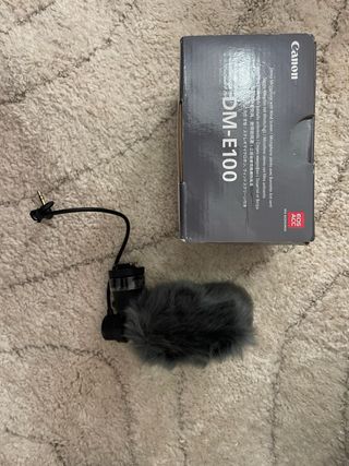 Canon EOS R50 Kit Cámara + Lente RF 50mm + Lámpara