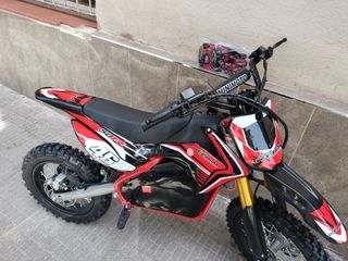 Moto Eléctrica  Roja y Negra