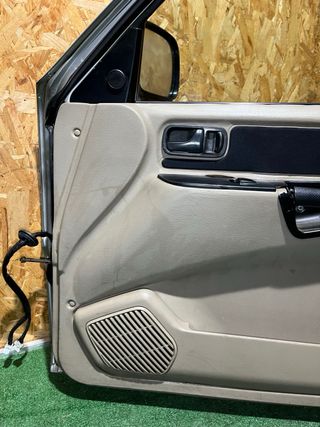 Puerta Derecha Nissan Terrano 2 (3 Puertas)