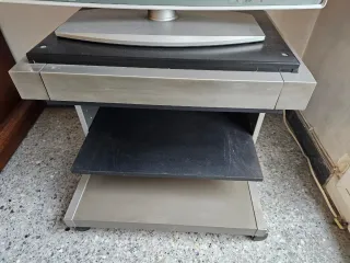 Mesa y TV Sony Bravia