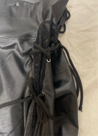 Leggings cuero sintético negro con cordones