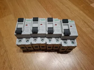 4 Diferenciales Schneider 25A 30mA