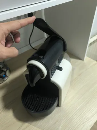 Cafetera Nespresso Blanca y Negra