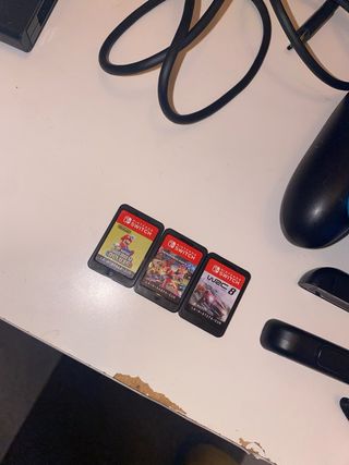 Nintendo Switch casi nueva + 3 juegos