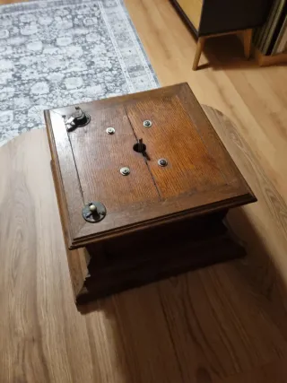 Antiguo Cajón Grande gramofono de  trompeta con MT