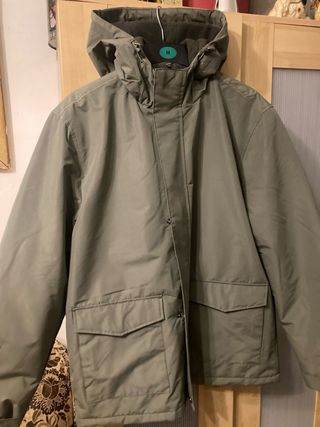 Abrigo Primark verde militar con capucha Talla M