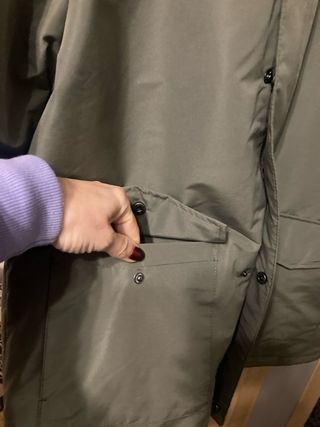 Abrigo Primark verde militar con capucha Talla M