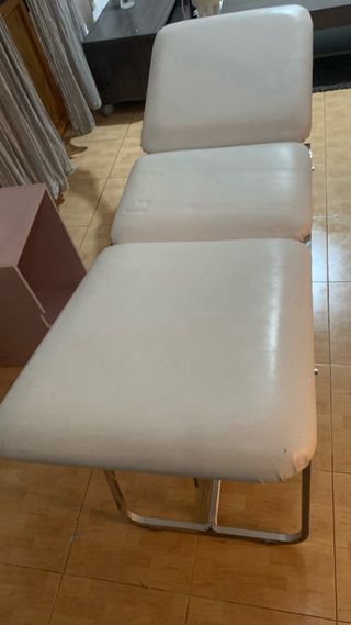 Camilla fija , con 3 partes movibles , blanca