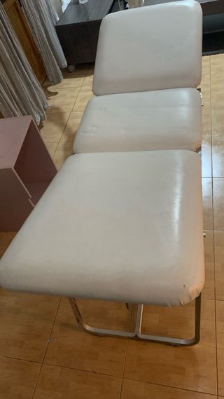 Camilla fija , con 3 partes movibles , blanca