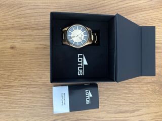 Reloj Lotus Dorado