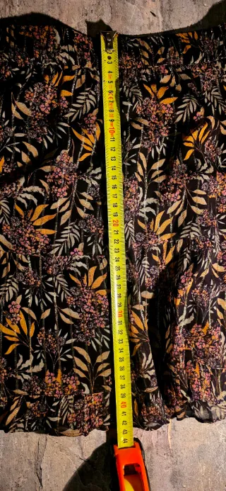 Minifalda estampada con brillos dorados - Zara